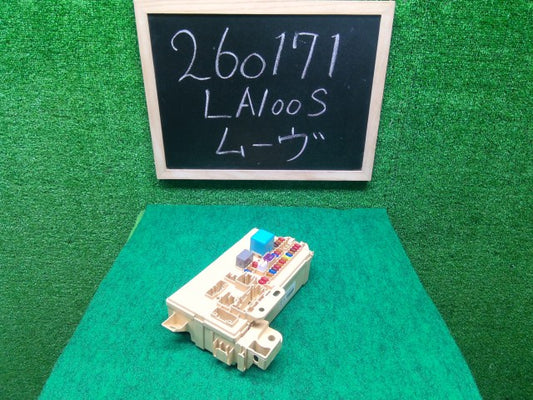【中古】ムーヴ DBA-LA100S ヒューズボックス 82600-B2310-