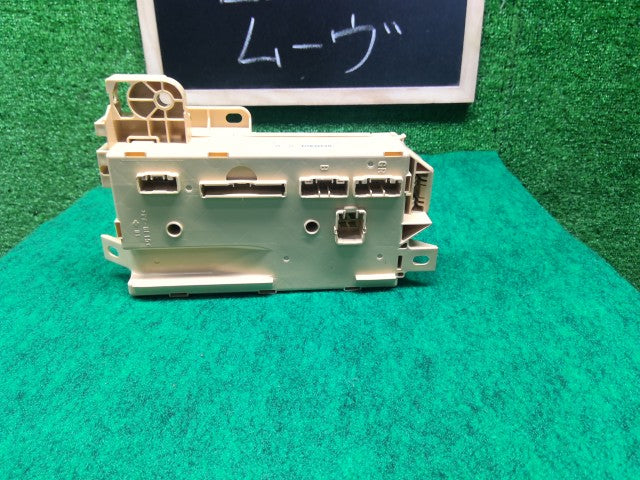 【中古】ムーヴ DBA-LA100S ヒューズボックス 82600-B2310-