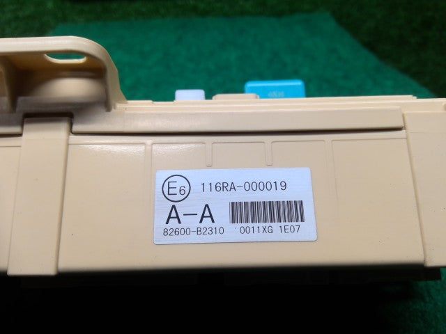 【中古】ムーヴ DBA-LA100S ヒューズボックス 82600-B2310-