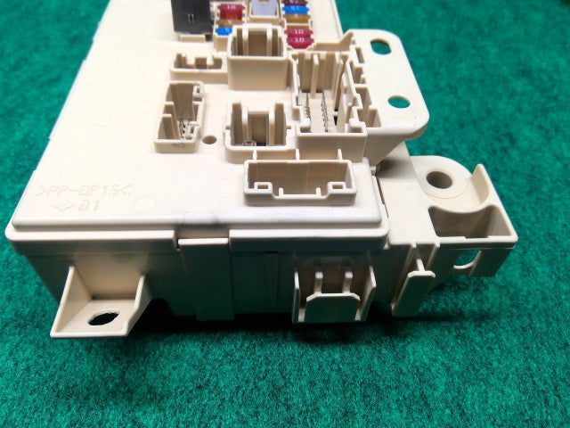 【中古】ムーヴ DBA-LA100S ヒューズボックス 82600-B2310-
