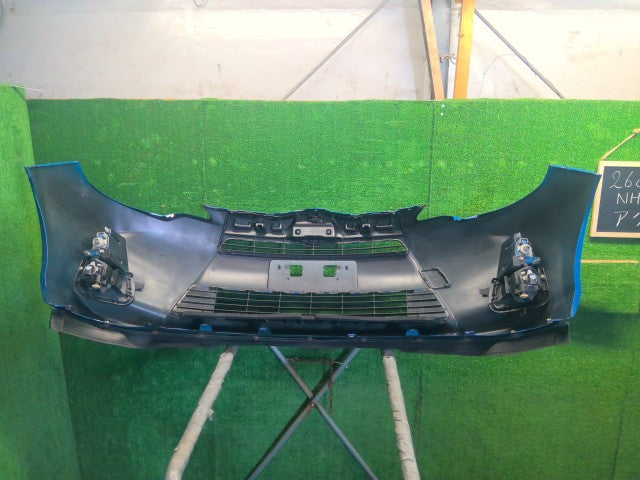 【中古】アクア DAA-NHP10 フロントバンパーＡＳＳＹ 52119-52620-J0