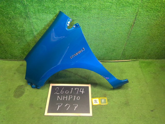 【中古】アクア DAA-NHP10 左フロントフェンダー 53812-52410