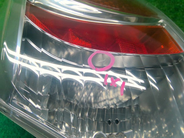 【中古】アクア DAA-NHP10 左テールランプ 81560-52691