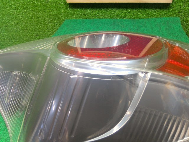 【中古】アクア DAA-NHP10 左テールランプ 81560-52691