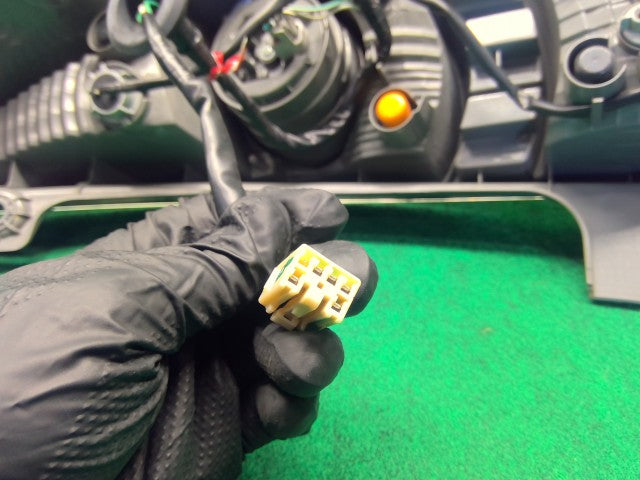 【中古】アクア DAA-NHP10 左テールランプ 81560-52691