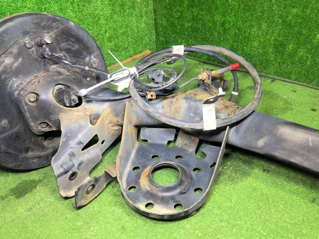 【中古】アクア DAA-NHP10 リア アクスルホーシングＡＳＳＹ