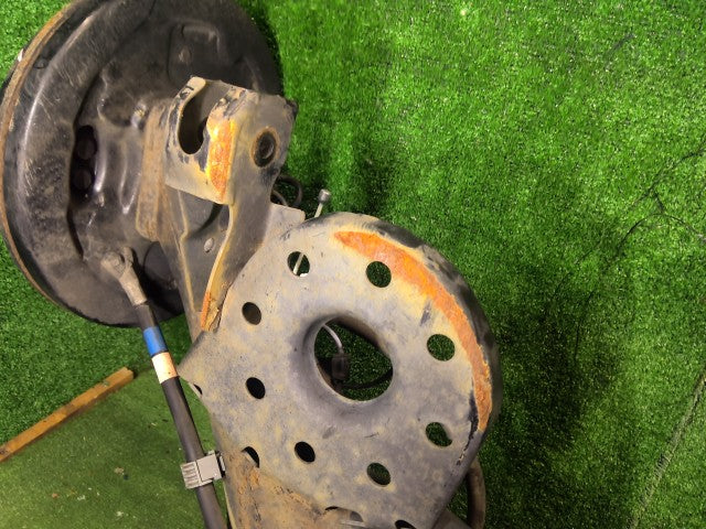 【中古】アクア DAA-NHP10 リア アクスルホーシングＡＳＳＹ