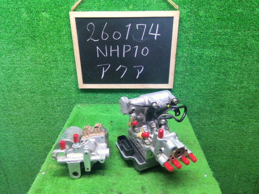 【中古】アクア DAA-NHP10 ＡＢＳアクチュエーター 47070-52020