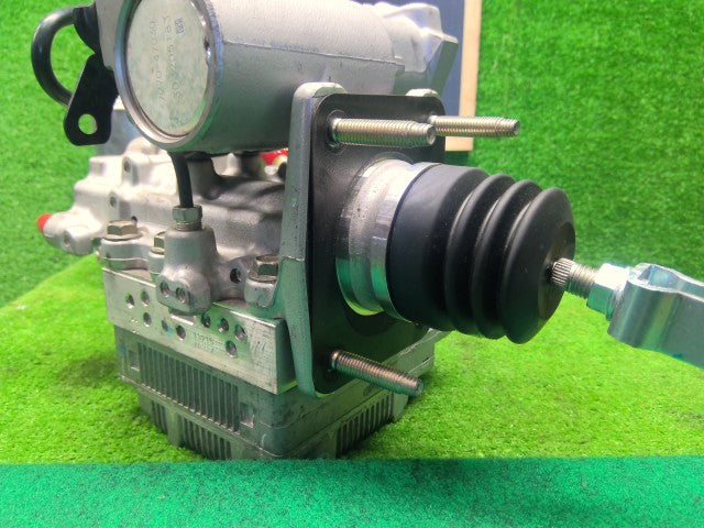 【中古】アクア DAA-NHP10 ＡＢＳアクチュエーター 47070-52020