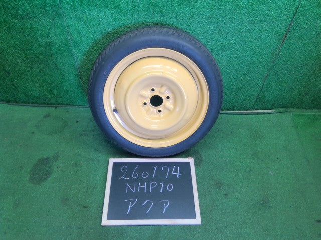【中古】アクア DAA-NHP10 T125/70D16 テンパー