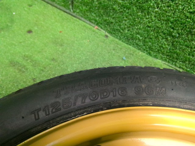 【中古】アクア DAA-NHP10 T125/70D16 テンパー
