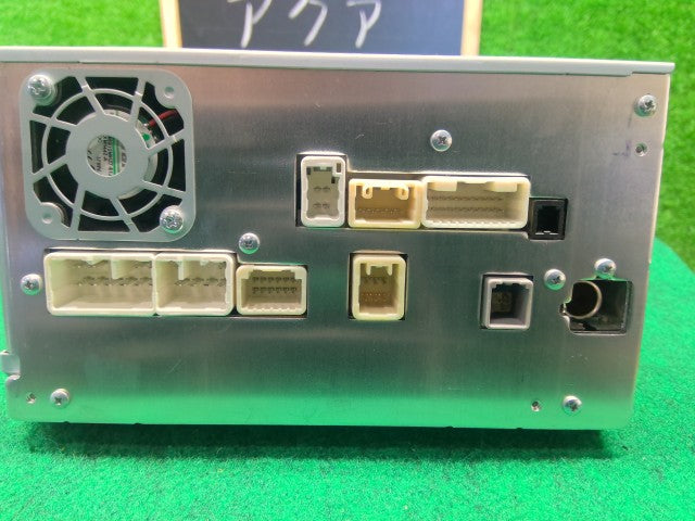 【中古】アクア DAA-NHP10 カーナビゲーションNSCP-W62 08545-00V70