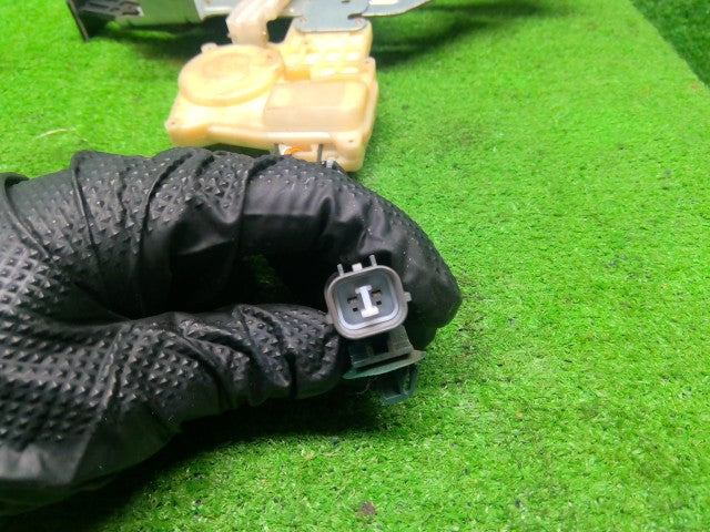 【中古】モビリオスパイク LA-GK1 右リアドアロックソレノイド 72622-SEY-003