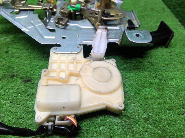 【中古】モビリオスパイク LA-GK1 左リアドアロックソレノイド 72662-SEY-003