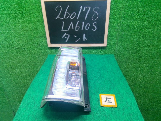 【中古】タント DBA-LA610S 左テールランプ 81560-B2580-