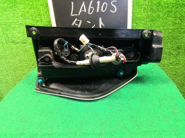 【中古】タント DBA-LA610S 左テールランプ 81560-B2580-