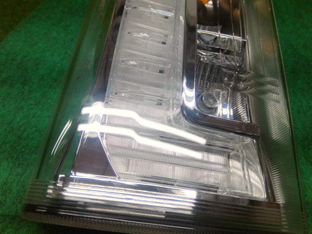 【中古】タント DBA-LA610S 左テールランプ 81560-B2580-