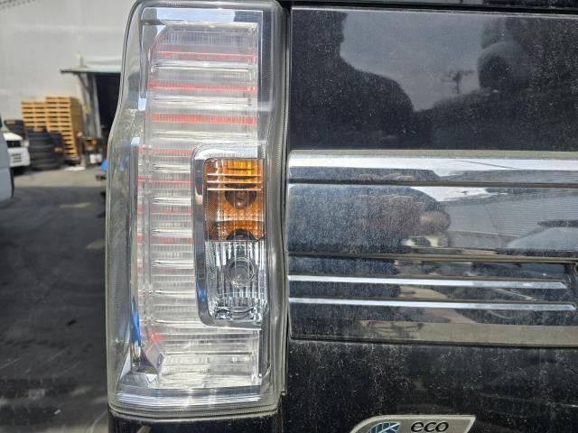 【中古】タント DBA-LA610S 左テールランプ 81560-B2580-