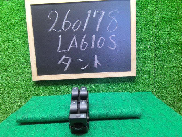 【中古】タント DBA-LA610S パワーウインドウスイッチ 84820-B2440-
