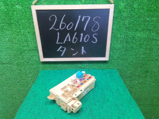 【中古】タント DBA-LA610S ヒューズボックス 82600-B2360-