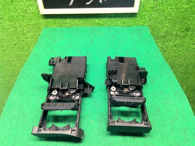 【中古】タント DBA-LA610S ドリンクホルダー 左右セット