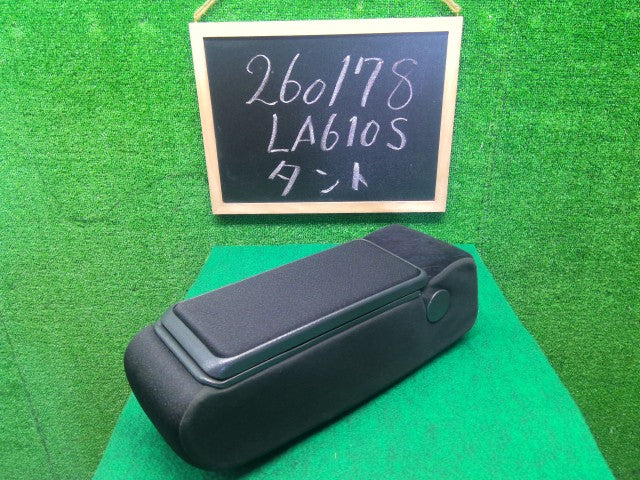 【中古】タント DBA-LA610S アームレスト 72810-B2680-C0