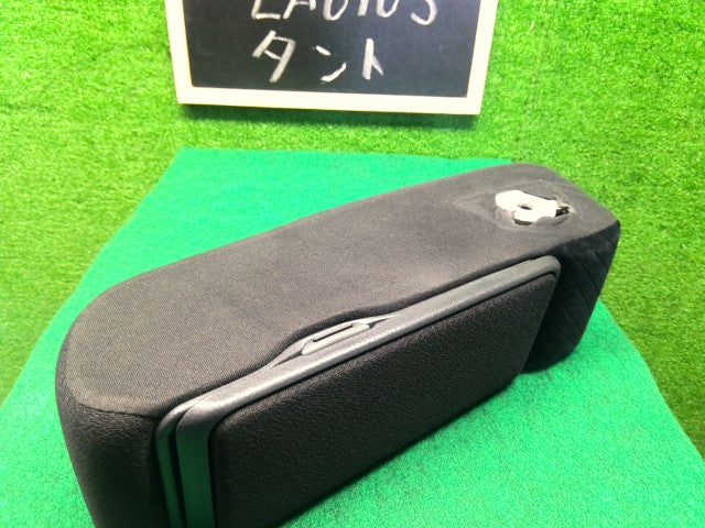 【中古】タント DBA-LA610S アームレスト 72810-B2680-C0