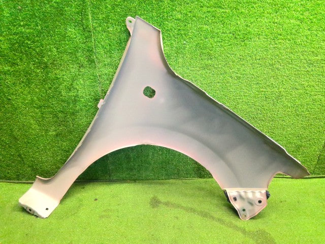 【中古】ミラココア DBA-L675S 左フロントフェンダー 53812-B2531