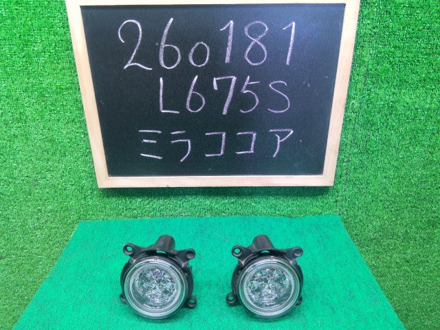【中古】ミラココア DBA-L675S フォグランプ左右セット 8121A-B2010