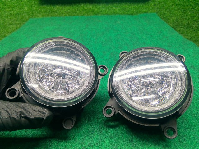 【中古】ミラココア DBA-L675S フォグランプ左右セット 8121A-B2010