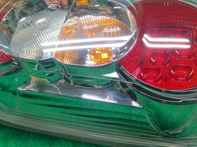 【中古】ミラココア DBA-L675S 右テールランプ 81550-B2480