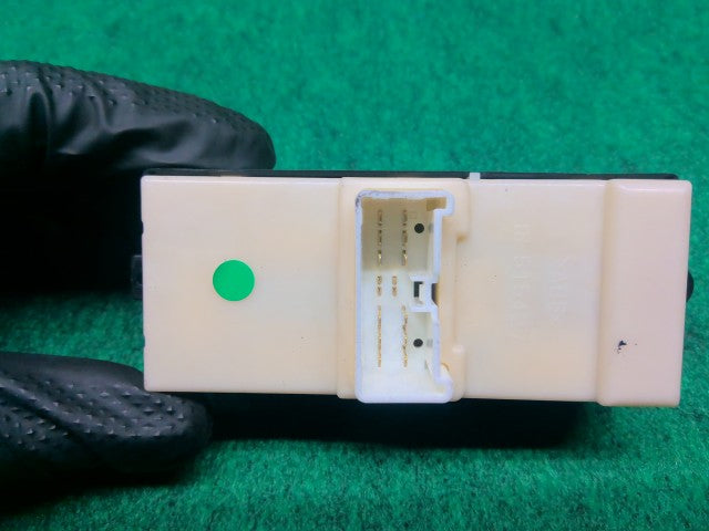 【中古】ミラココア DBA-L675S パワーウインドウスイッチ 84820-B2430-