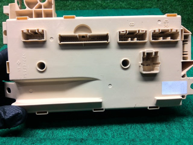 【中古】ミラココア DBA-L675S ヒューズボックス 82600-B2550-