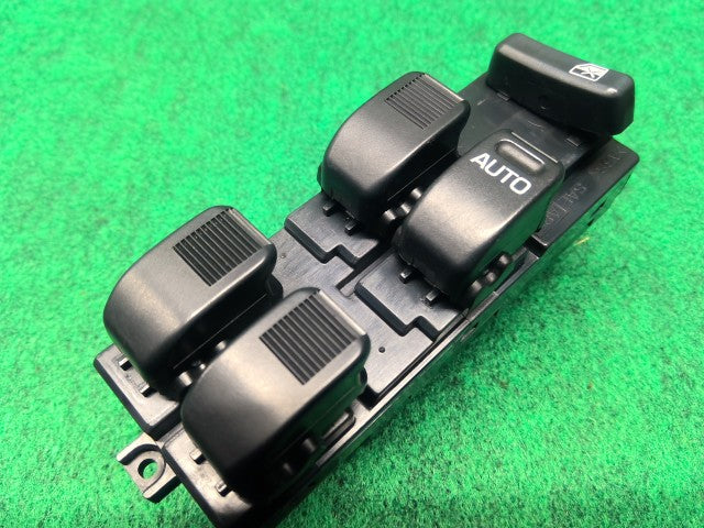 ハイゼット パワーウインドウスイッチ 3BD-S331V 84820-B5011-