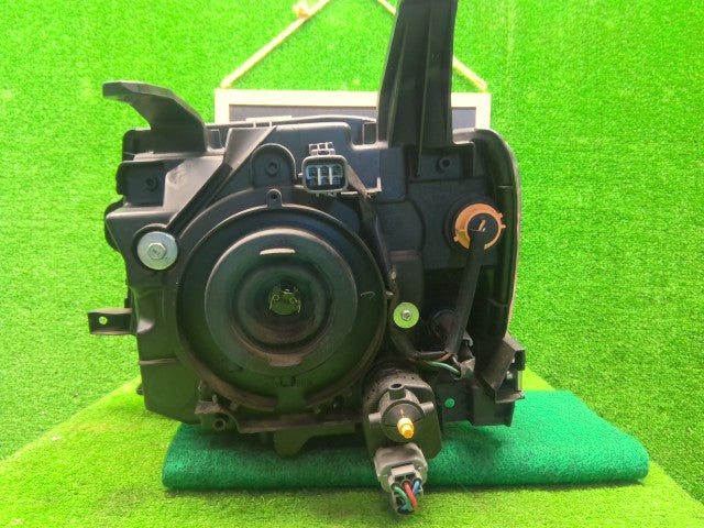 【中古】ｅＫワゴン DBA-H82W 右ヘッドランプＡＳＳＹ 8301A602