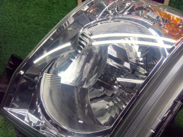 【中古】ｅＫワゴン DBA-H82W 右ヘッドランプＡＳＳＹ 8301A602