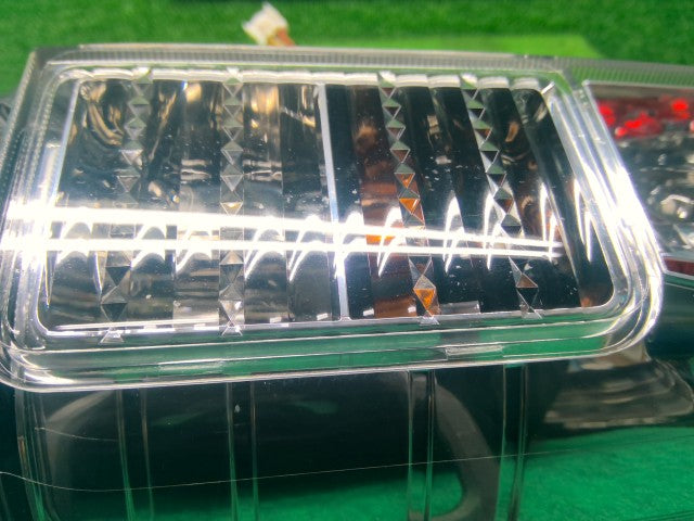 【中古】ｅＫワゴン DBA-H82W 右テールランプ 8331A048