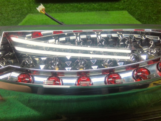 【中古】ｅＫワゴン DBA-H82W 右テールランプ 8331A048