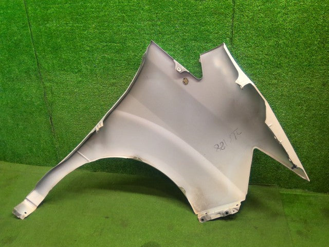 【中古】アルファード CBA-ANH10W 左フロントフェンダー 53812-58010