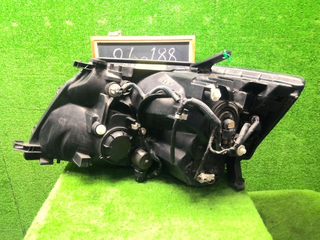 【中古】アルファード CBA-ANH10W 右ヘッドランプＡＳＳＹ 81110-58020