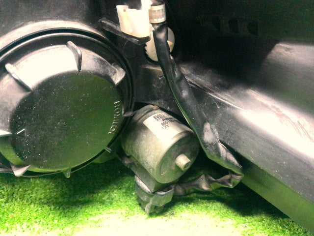 【中古】アルファード CBA-ANH10W 右ヘッドランプＡＳＳＹ 81110-58020