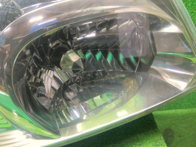 【中古】アルファード CBA-ANH10W 右ヘッドランプＡＳＳＹ 81110-58020
