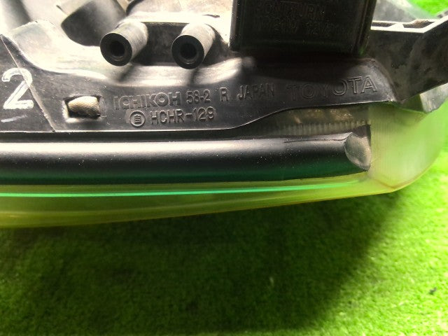 【中古】アルファード CBA-ANH10W 右ヘッドランプＡＳＳＹ 81110-58020