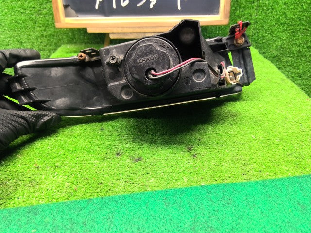 【中古】アルファード CBA-ANH10W 左フォグランプ 81221-58031