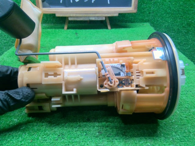 【中古】アルファード CBA-ANH10W フューエルポンプ 23221-28020
