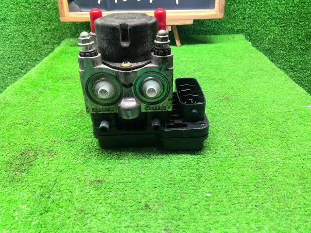 【中古】アルファード CBA-ANH10W ＡＢＳアクチュエーター 44050-58011