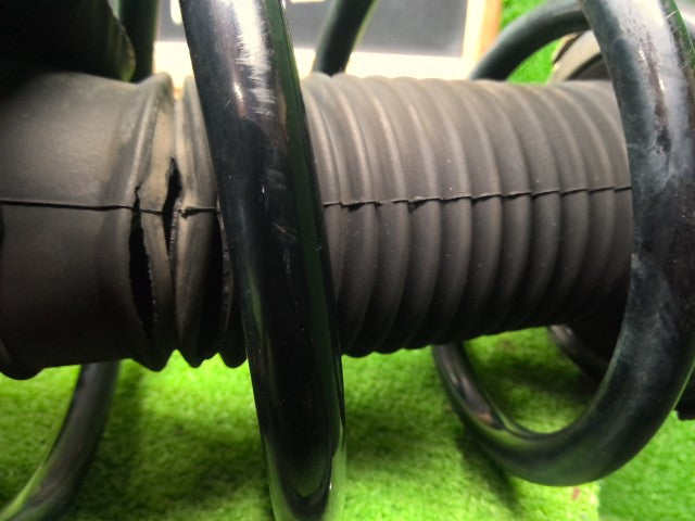 【中古】アルファード CBA-ANH10W 右フロントストラット 48510-80260
