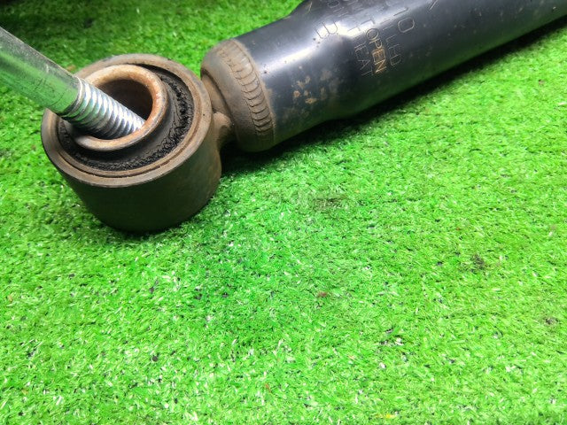 【中古】アルファード CBA-ANH10W リアショック・アブソーバーセット 48531-59015