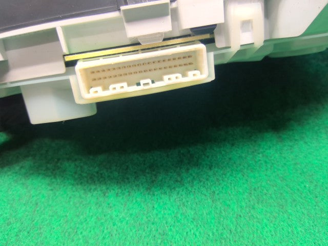 【中古】アルファード CBA-ANH10W スピードメーター 83800-58021