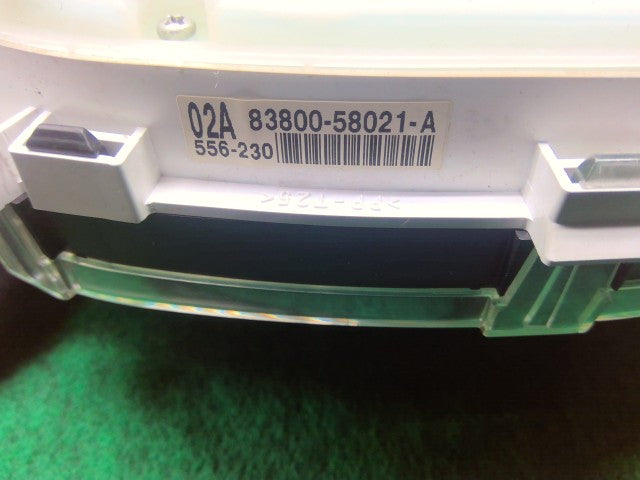 【中古】アルファード CBA-ANH10W スピードメーター 83800-58021